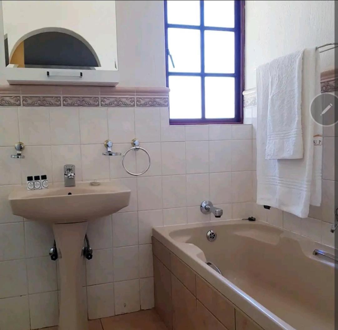 The Link Guest Lodge كمبتون بارك الغرفة الصورة
