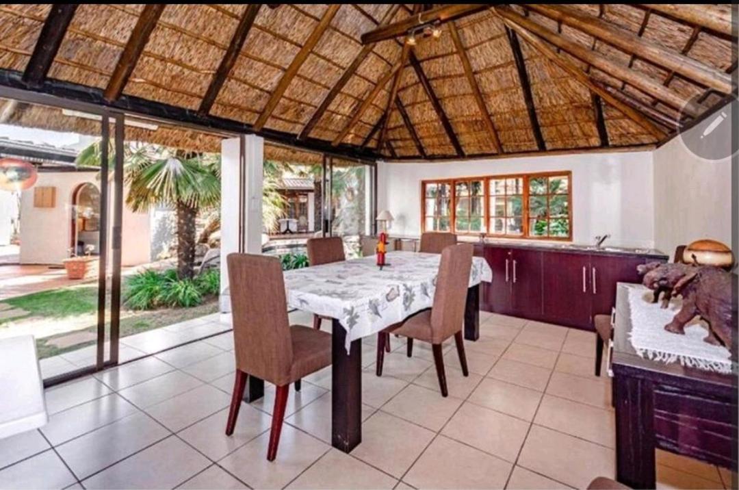 The Link Guest Lodge كمبتون بارك الغرفة الصورة